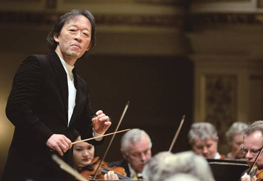 한국의 지휘자 겸 피아니스트인 정명훈은 프랑스 국립 바스티유오페라극장 음악 총감독 겸 상임 지휘자를 지냈다. 2013년 7월에는 베니스 라 페니체극장 재단의 ‘평생 음악상’을 수상했다.