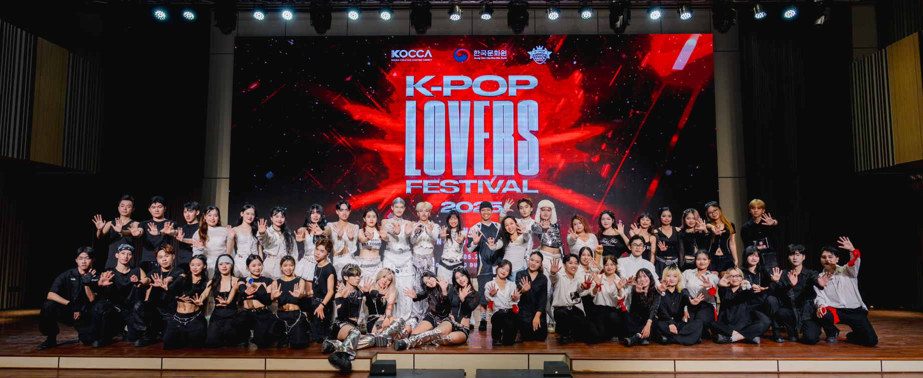 K-POP LOVERS FESTIVAL 2025 – 다낭 지역 예선 참가 팀의 사진 (1)