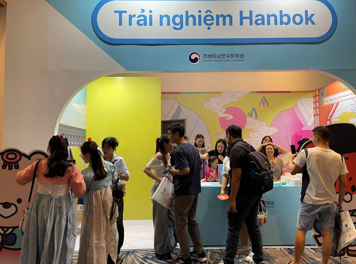 주베트남한국문화원 호치민 <2025 Korea Travel Festa>에서 한복 체험 부스