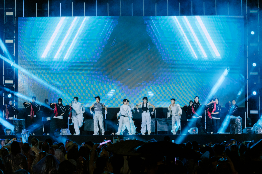 K-POP COVER DANCE FESTIVAL IN VIETNAM 결승전 참가팀 공연 (3)