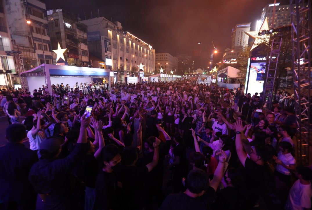 2025 한-베 우호문화의 날 밤 공연 분위기