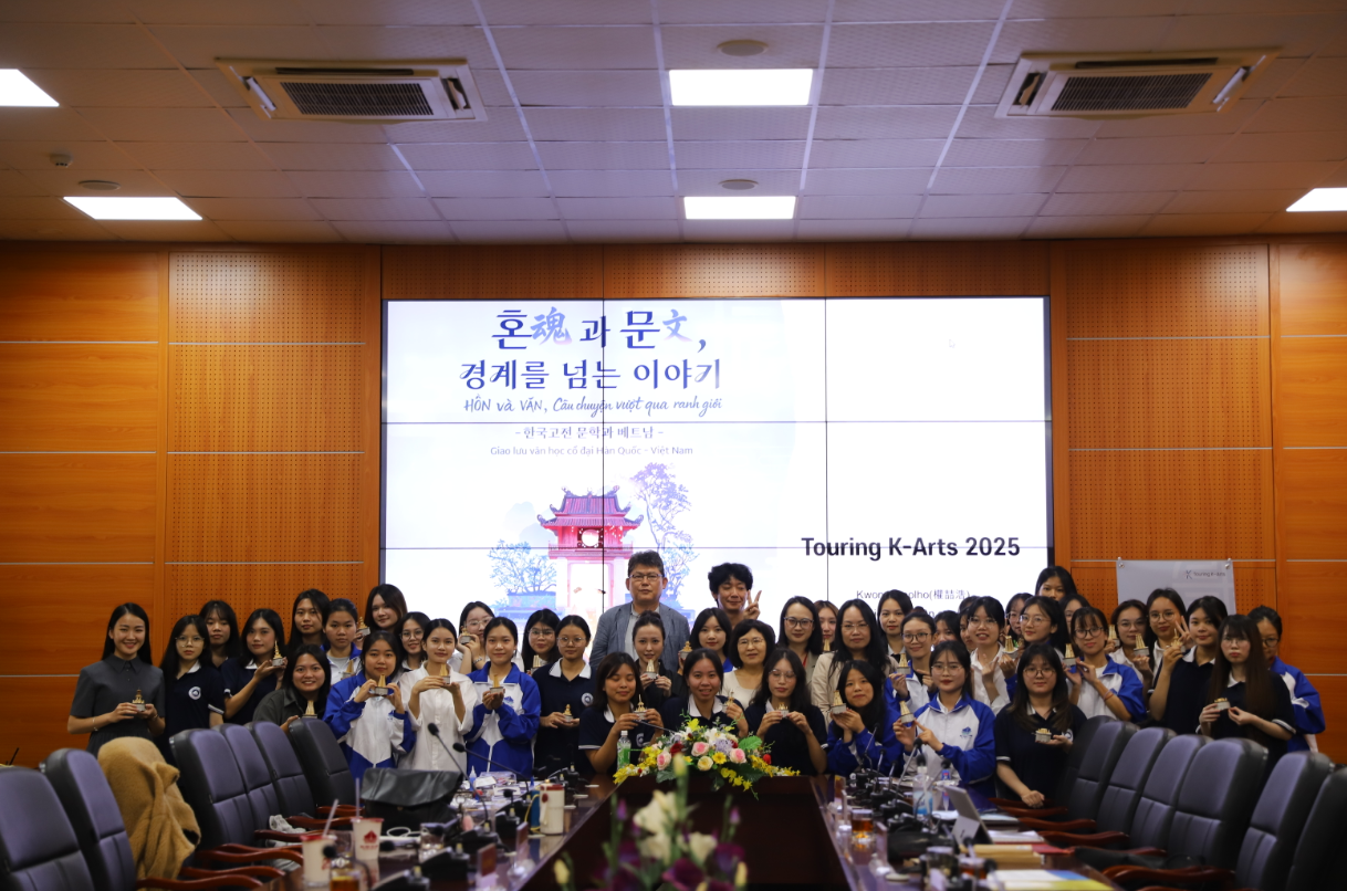 하롱대학교에서의 강연 기념 사진