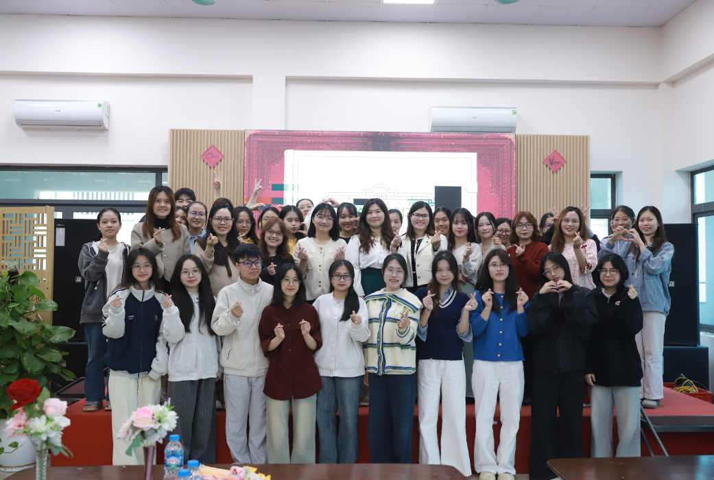 강사와 학생들의 기념 사진