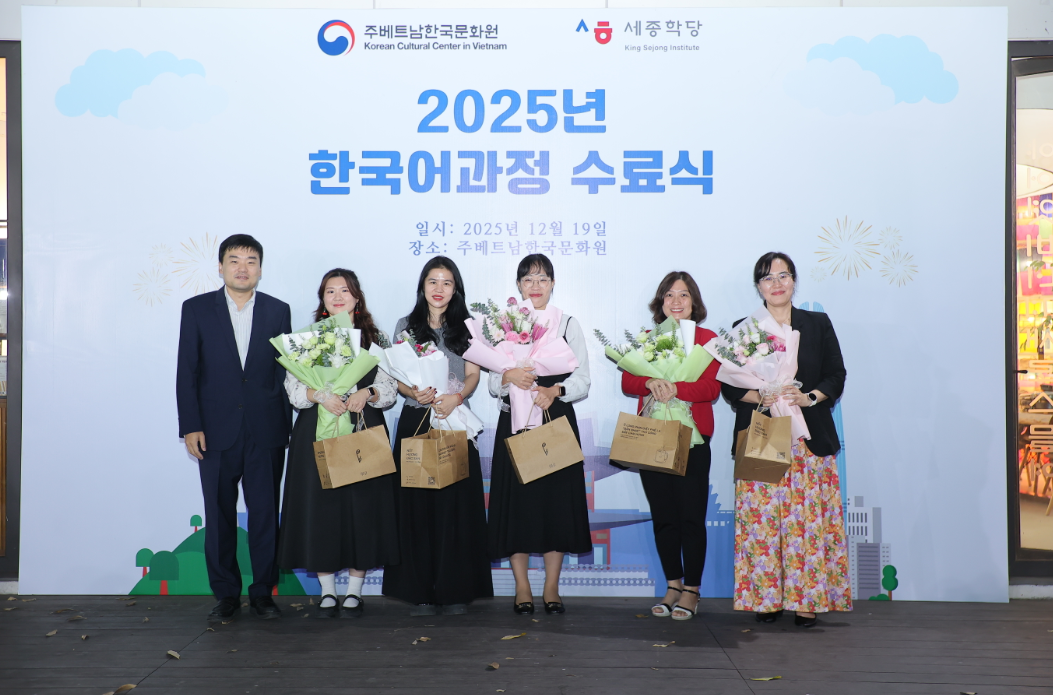 학당장님과 교원의 기념 사진