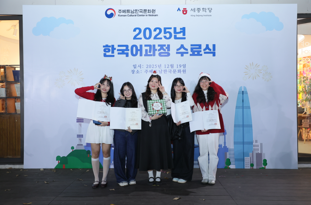 교원과 학생들의 기념 사진 (1)