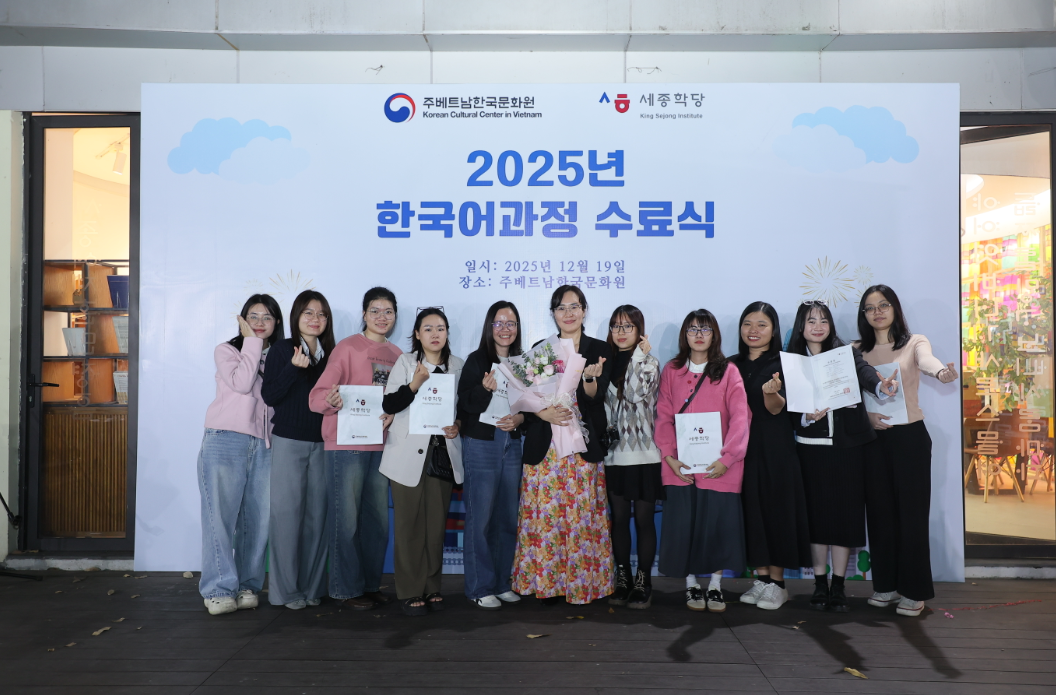 교원과 학생들의 기념 사진 (2)