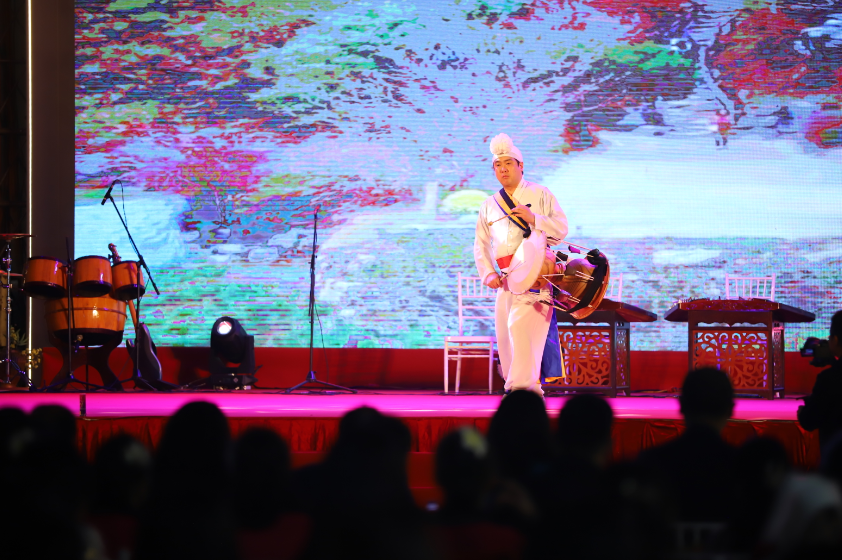 <유희>&nbsp;임영호&nbsp;대표의&nbsp;에너지&nbsp;넘치는&nbsp;설장구&nbsp;공연