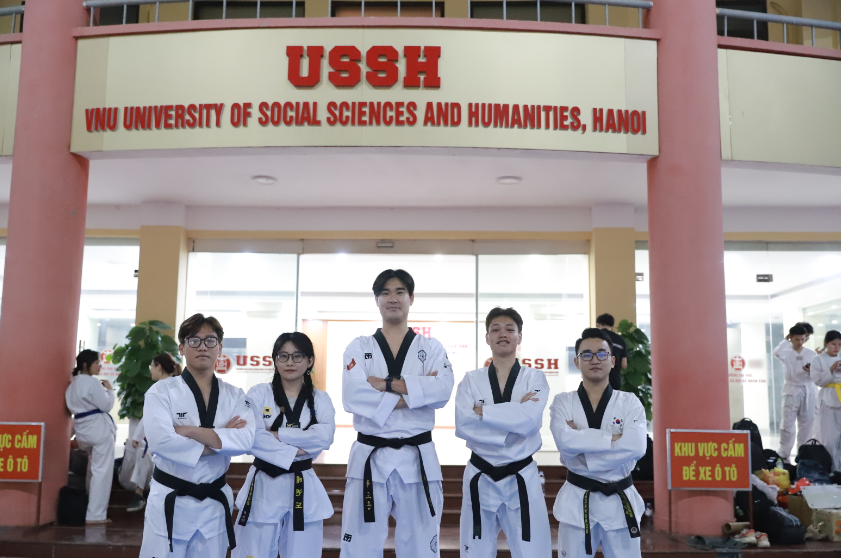 사범과 학생들의 기념 사진