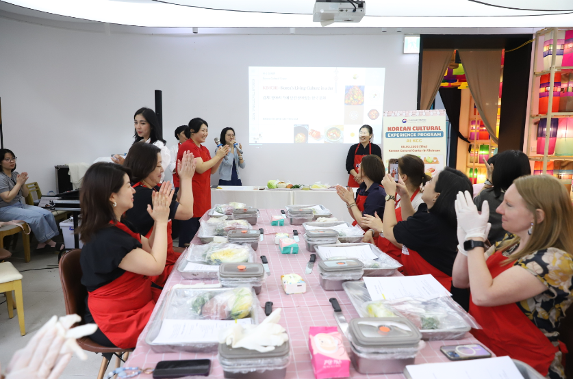 김치 만들기 수업 분우기