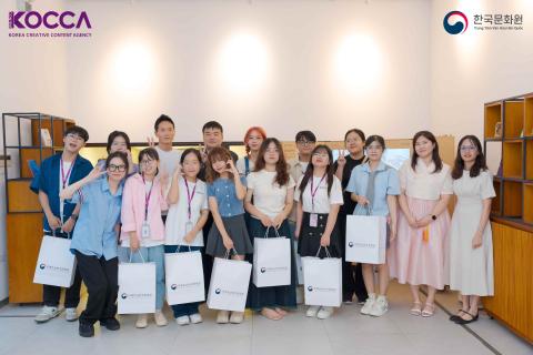  KOCCA 서포터즈들 주베트남한국문화원 방문 및 한국문화 활동 체험