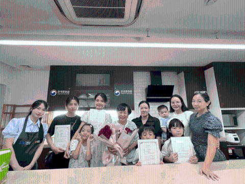 BUỔI HỌC CUỐI CÙNG CỦA LỚP HỌC NẤU ĂN DÀNH CHO CÁC MẸ TRONG GIA ĐÌNH VIỆT HÀN