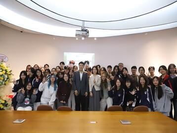 SINH VIÊN TRƯỜNG ĐẠI HỌC KINH TẾ QUỐC DÂN ĐẾN THĂM QUAN TRUNG TÂM VĂN HÓA HÀN QUỐC