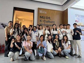 TRUNG TÂM VĂN HÓA HÀN QUỐC TẠI VIỆT NAM TỔ CHỨC LỚP HỌC TRẢI NGHIỆM LÀM MÓC KHÓA HÌNH TẤT TRUYỀN THỐNG (BEOSEON)