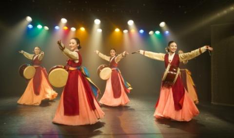  BIỂU DIỄN NGHỆ THUẬT TRUYỀN THỐNG HÀN QUỐC - ĐOÀN MÚA YUN MYUNG HWA